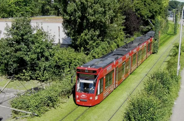 Park wzdłuż tramwaju. Dodatkowa zieleń w mieście