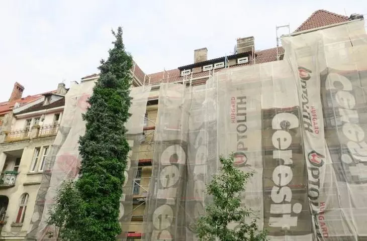 W Bydgoszczy odrestaurują elewację kolejnej zabytkowej kamienicy. Tym razem to modernistyczny gmach