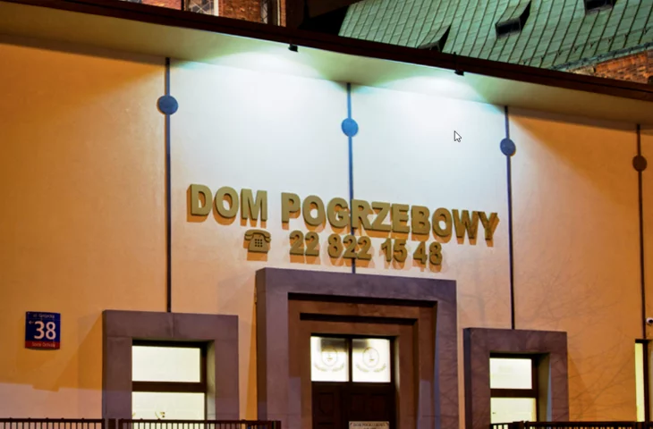 Planiści postulują wyburzenie domu pogrzebowego „Galaxy”. Kardynał Nycz pisze wniosek i przekonuje ratusz do zmiany zdania