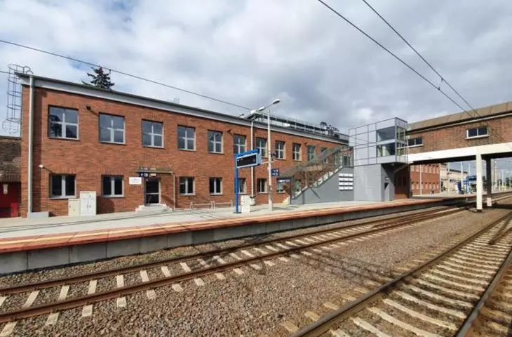 Dworzec kolejowy w Tczewie otwarty po modernizacji. Odświeżono elewację i unowocześniono wnętrza