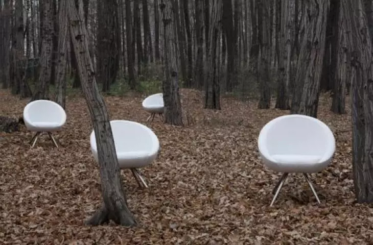 Kolekcja foteli i hokerów Lobo