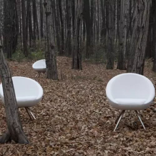 Kolekcja foteli i hokerów Lobo
