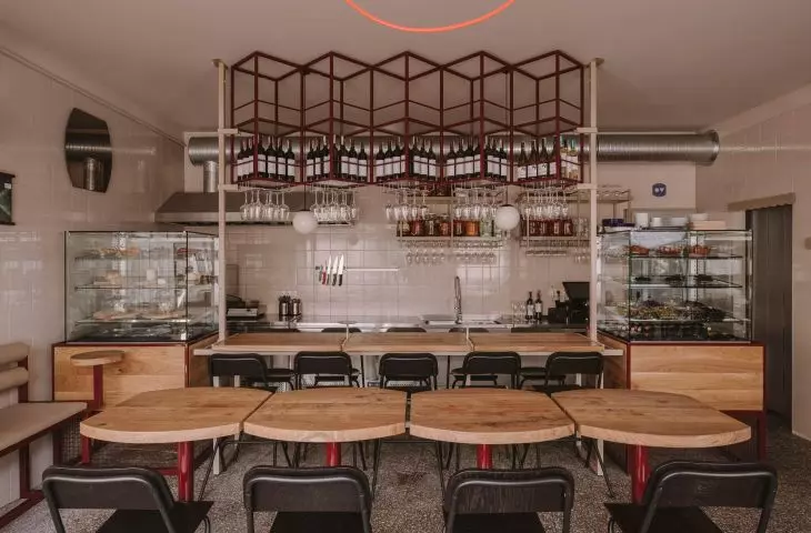 Wine Bar Flow. A Poznan establishment bathed in wine, light and music