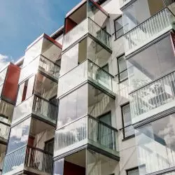 bezramowy system szklenia balkonów LUMON