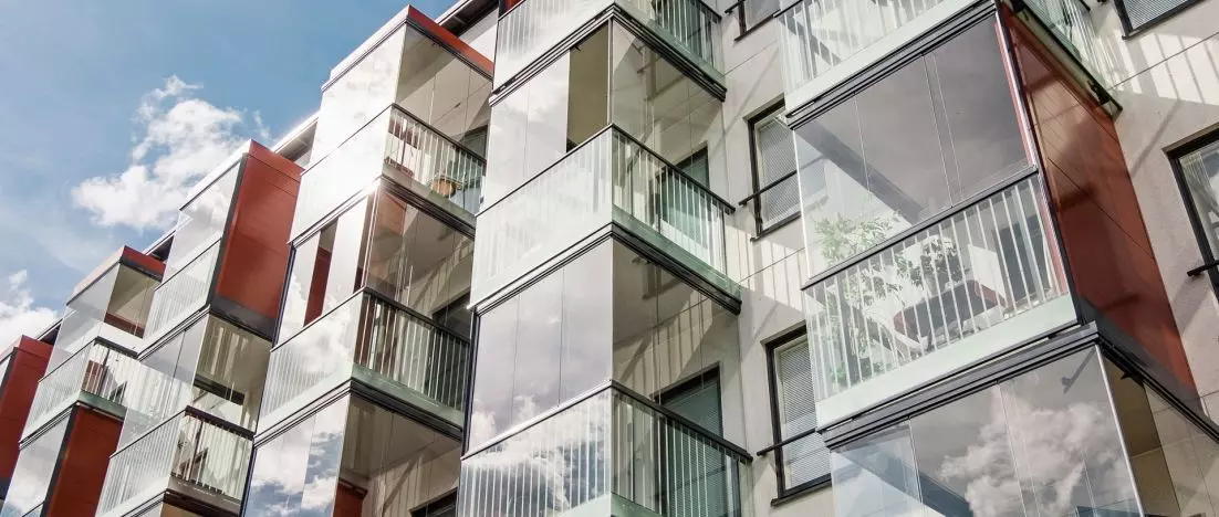 Składane fasady balkonowe LUMON – fiński design, 40 lat doświadczenia, ponad milion klientów na świecie