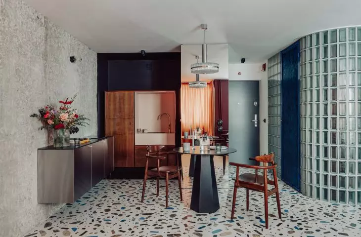 A play of colors and textures. An apartment for rent in a 1970s block of apartments in Katowice.