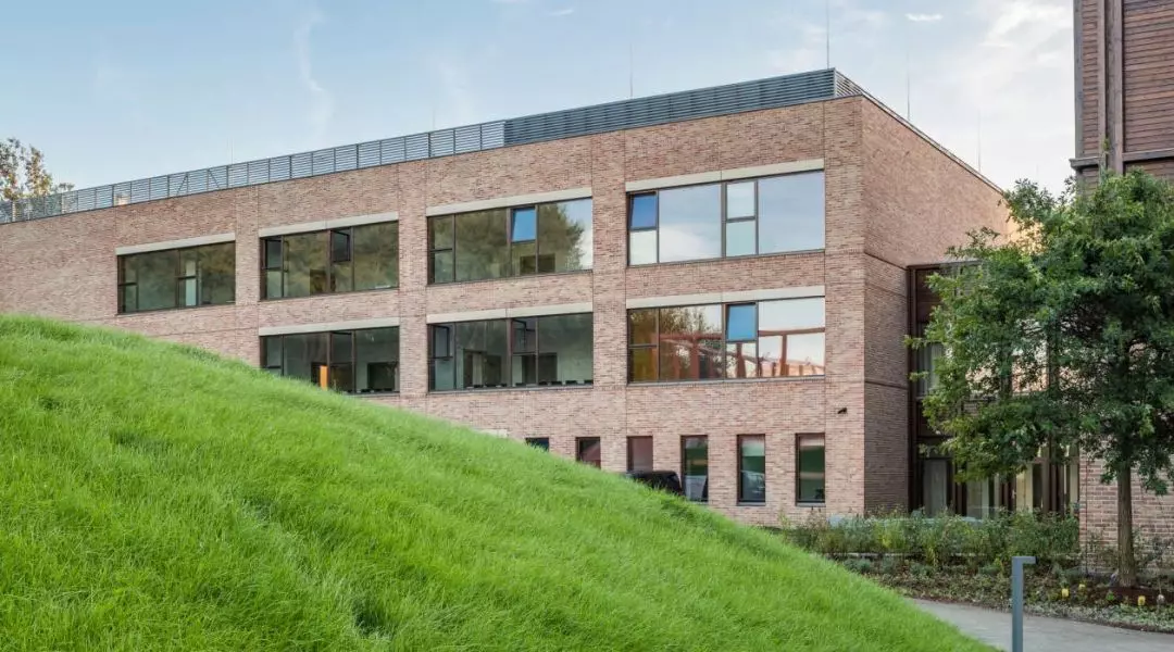 Szkoła Podstawowa Nr 400 w Warszawie, proj.: Pracownia Bujnowski Architekci