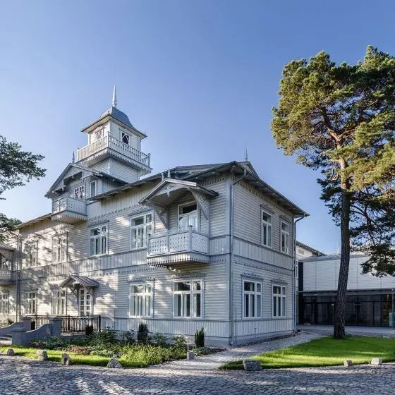 Modernizacja i przebudowa Sanatorium Abrama Gurewicza w Otwocku na Centrum Medyczne Mirai Clinic wraz z częścią hotelową, proj.: Grupa 5 Architekci