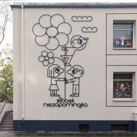 Metalografika na elewacji żłobka