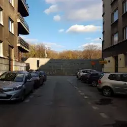 mur oporowy przy ulicy Halickiej w Krakowie