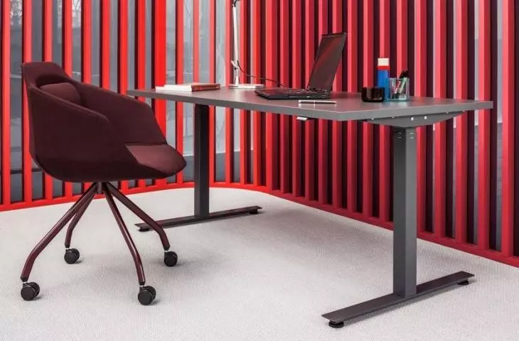 Ogi Drive desk