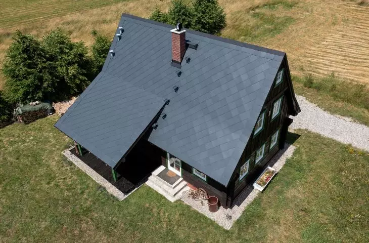 Modern roof with CEDRAL small format tiles