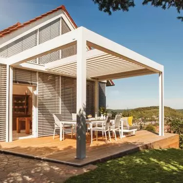 Żaluzje fasadowe skośne i pergola lamelowa Warema Lamaxa L70