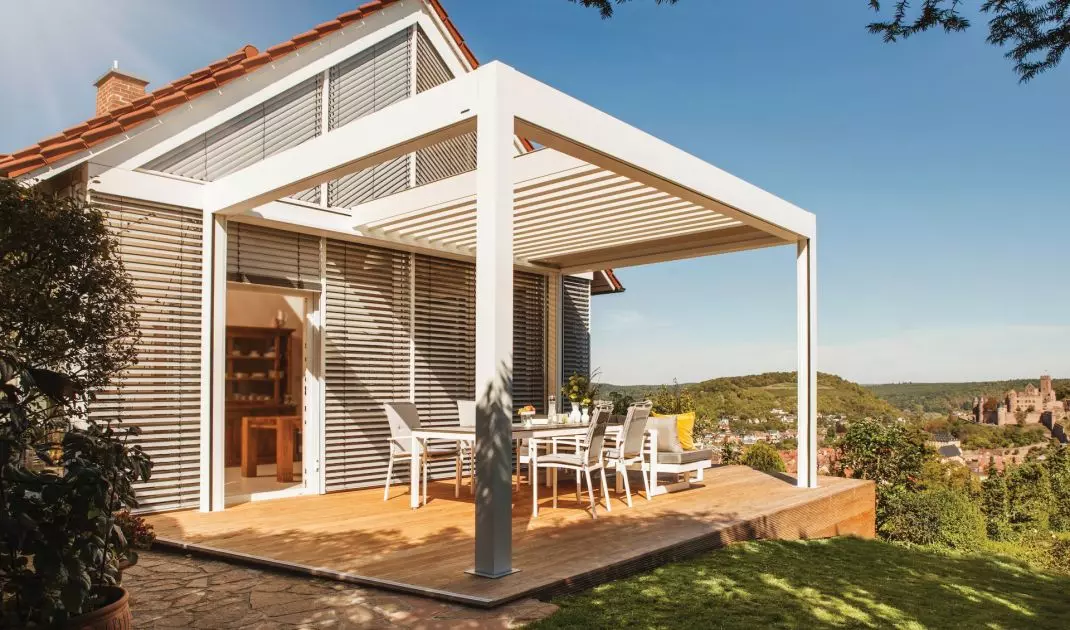 Żaluzje fasadowe skośne i pergola lamelowa Warema Lamaxa L70