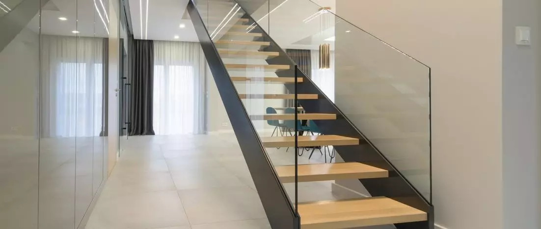 Schody Mahoń – precyzja, elegancja, komfort i najwyższa jakość