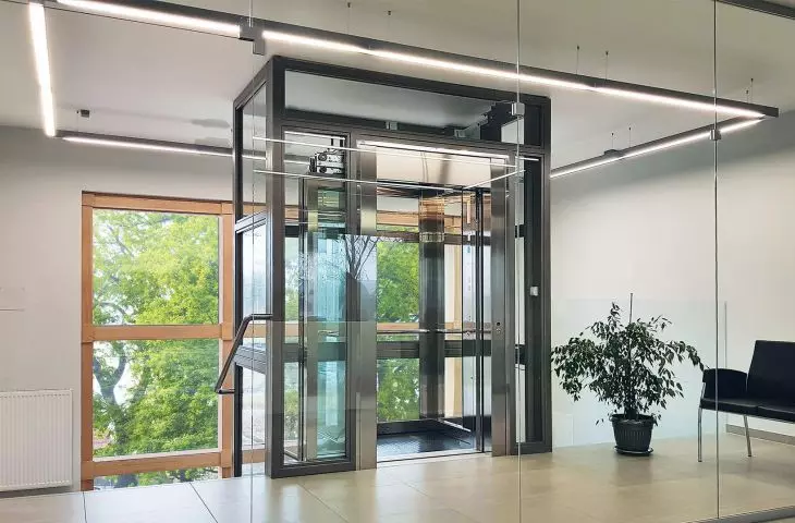 Panoramiczna winda Green Lift w biurowcu w Gliwicach