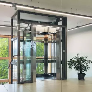 Panoramiczna winda Green Lift w biurowcu w Gliwicach