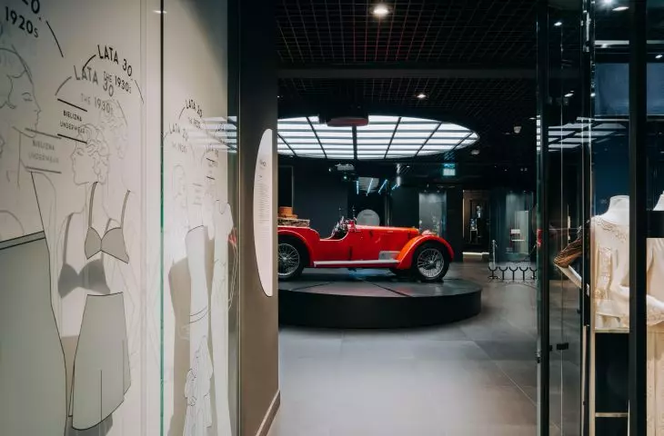 The largest permanent art déco exhibition in Poland. Koza Nostra Studio is responsible for the arrangement of the exhibition
