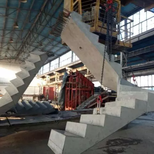 Wysokiej jakości prefabrykowane schody zabiegowe U-kształtne i C-kształtne. Szybka realizacja z Budmater