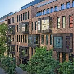 Centrum Praskie Koneser w Warszawie, projekt: Juvenes-Projekt Sp. z o.o., kolor: 15 Azalea