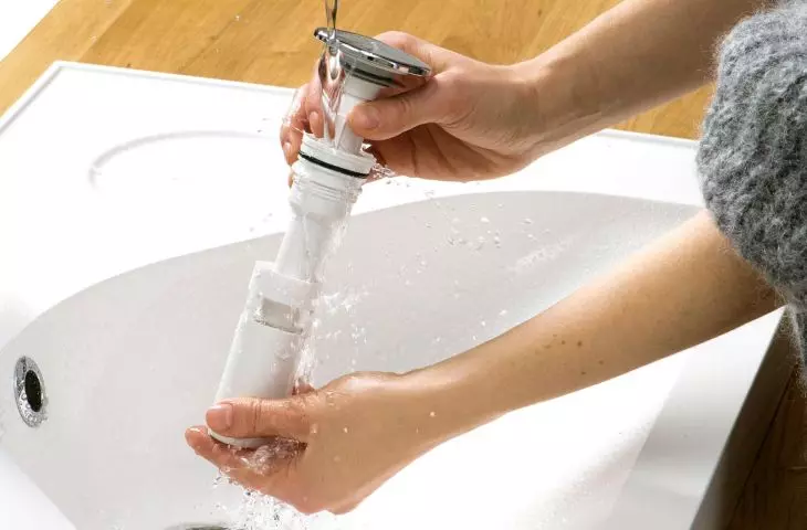 EasyClean marki Prevex – umywalkowy syfon czyszczony od góry