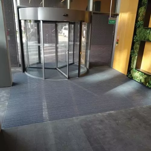 Wycieraczki o niebanalnym wzornictwie i precyzyjnym wykonaniu tworzone indywidualnie, dla każdego
