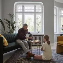 Ściany: farba Tikkurila Optiva Nature 5, kolor 1960 (wzornik Tikkurila Deco Grey)