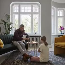 Ściany: farba Tikkurila Optiva Nature 5, kolor 1960 (wzornik Tikkurila Deco Grey)
