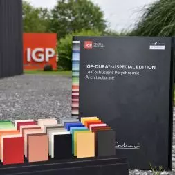 Za pomocą tej wyjątkowej kolekcji próbek firma IGP Pulvertechnik przedstawia nową EDYCJĘ SPECJALNĄ IGP-DURA®xal: Polichromia architektoniczna Le Corbusier. (Ilustracja IGP Pulvertechnik)
