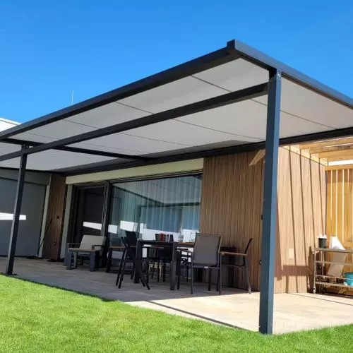 Pergola tarasowa Sunżal - świetny sposób na ochronę miejsca wypoczynku przed nadmiernym nasłonecznieniem