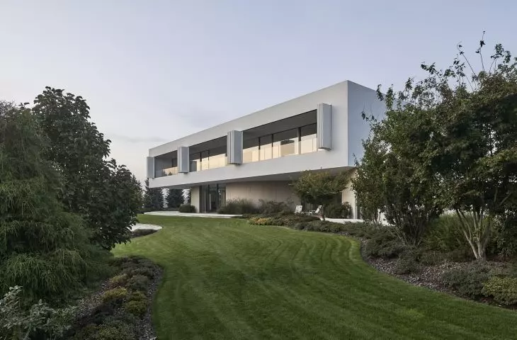 Movable facades: sliding and accordion shutters