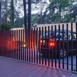 System FANCY FENCE to uniwersalny pomysł, który sprawdza się w prywatnych domach, jak i w instytucjach publicznych.