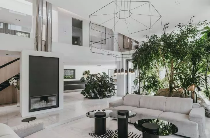 Nagrodzone wnętrze katowickich architektów – czerń i biel w towarzystwie geometyrycznych form