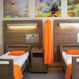 Panele nadłóżkowe MERYwall, Hospicjium domowe przy Dolnośląskim Centrum Onkologii we Wrocławiu