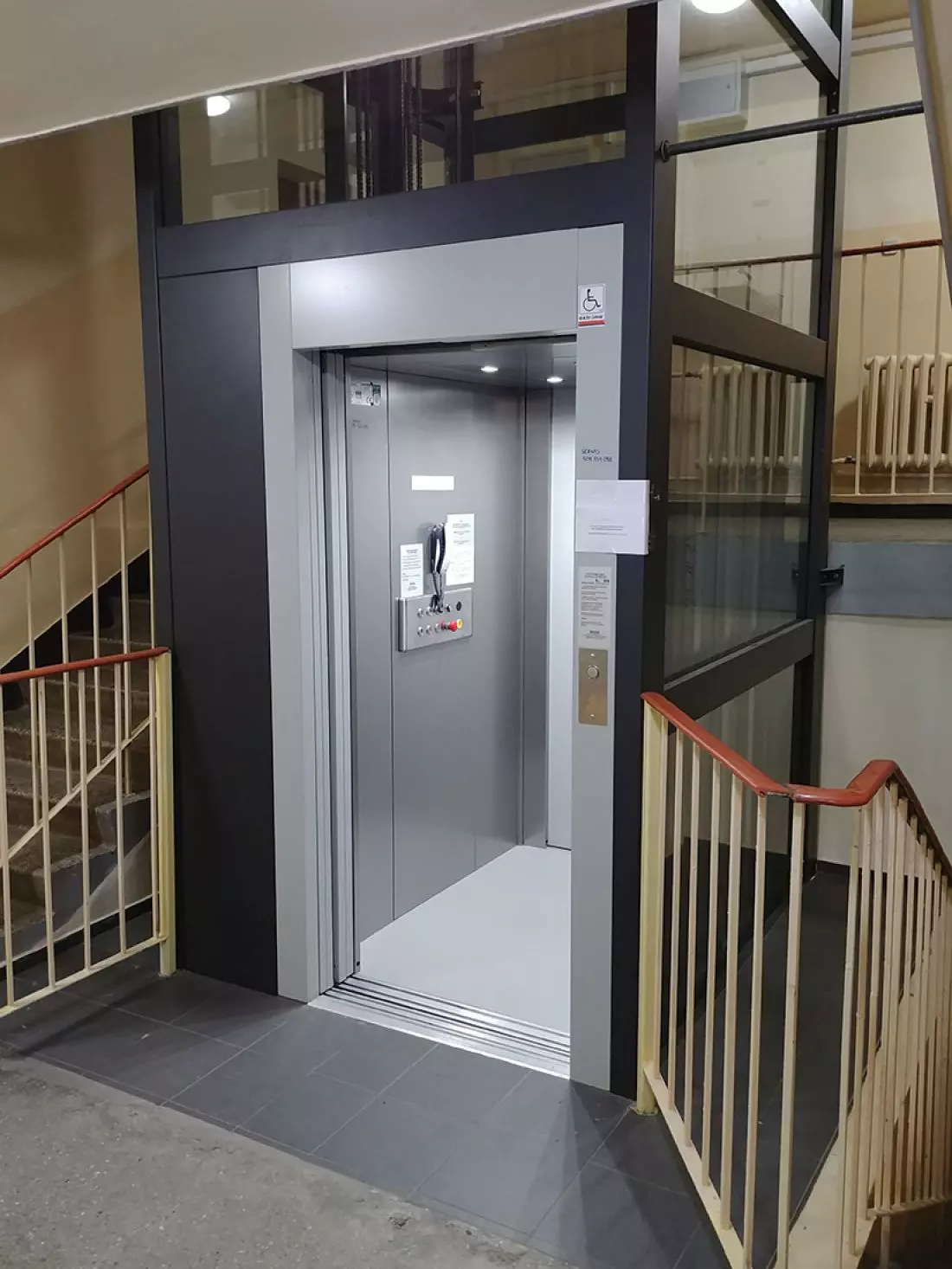 Platformy pionowe
i schodowe - urządzenia do pokonywania barier architektonicznych