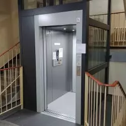 Platformy pionowe i schodowe - urządzenia do pokonywania barier architektonicznych