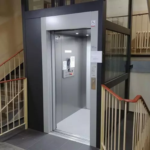 Platformy pionowe i schodowe - urządzenia do pokonywania barier architektonicznych