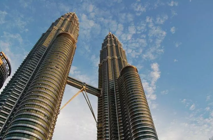 Petronas Towers w Kuala Lumpur fot.: Luke Watson (Lukeaw) | Wikimedia Commons © CC BY-SA 3.0 DEED