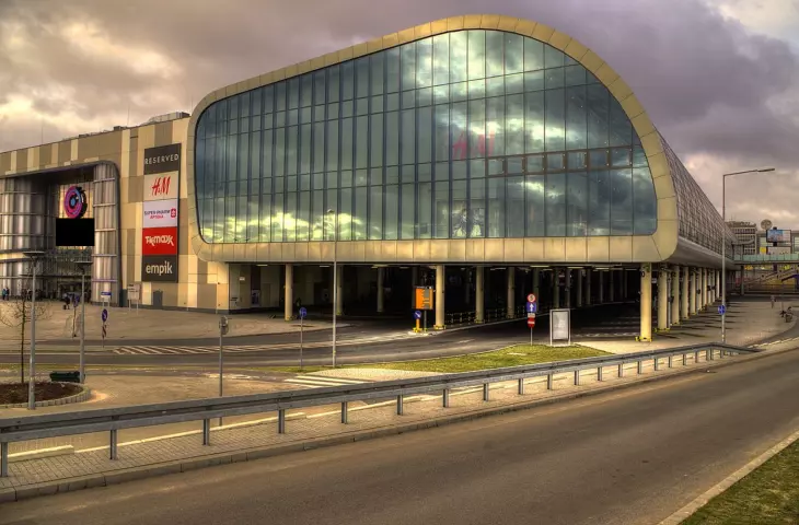 Czy rozpoznasz ten dworzec? fot. StasiÓ Stachów| © Wikimedia Commons CC BY-SA 4.0