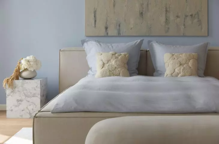 Odpowiednie kolory w sypialni pomogą się zrelaksować © WestwingNow