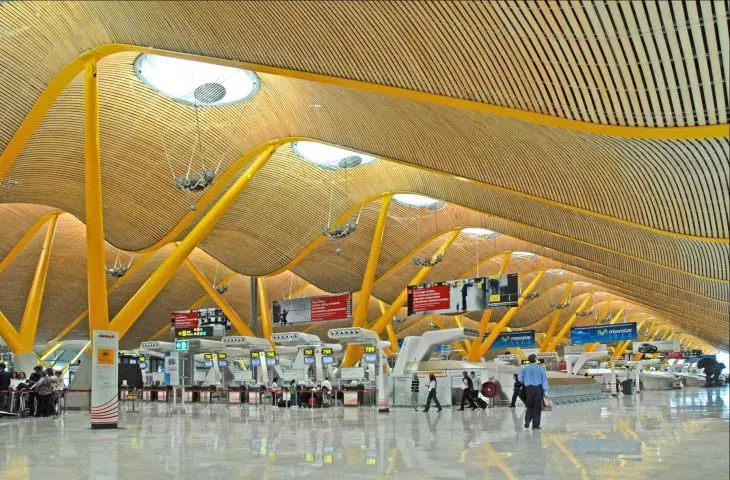 terminal T4 portu lotniczego Madryt-Barajas fot.: Jean-Pierre Dalbéra | Wikimedia Commons © CC BY 2.0
