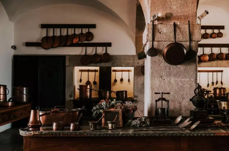 Interior in this style has a village like atmosphere Photo by Oleksandr Kurchev © UNSPLASH