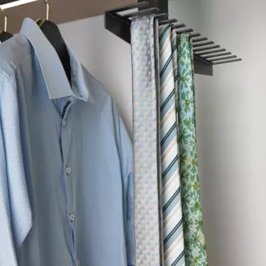 Tie hanger