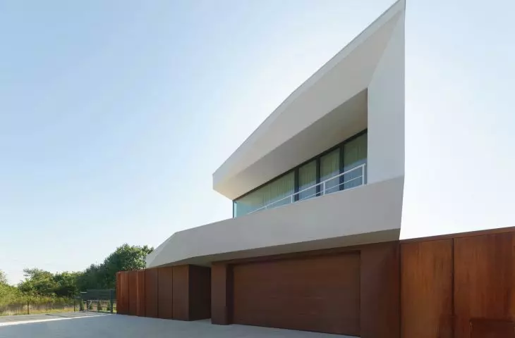 The white form develops deep into the plot, creating a dynamic, slightly pointed shape
