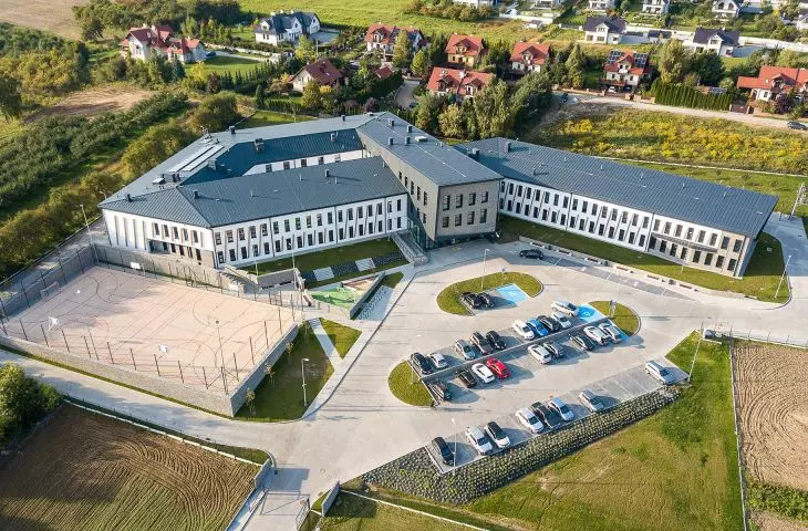 Zespół szkolno-przedszkolny w Przybysławicach