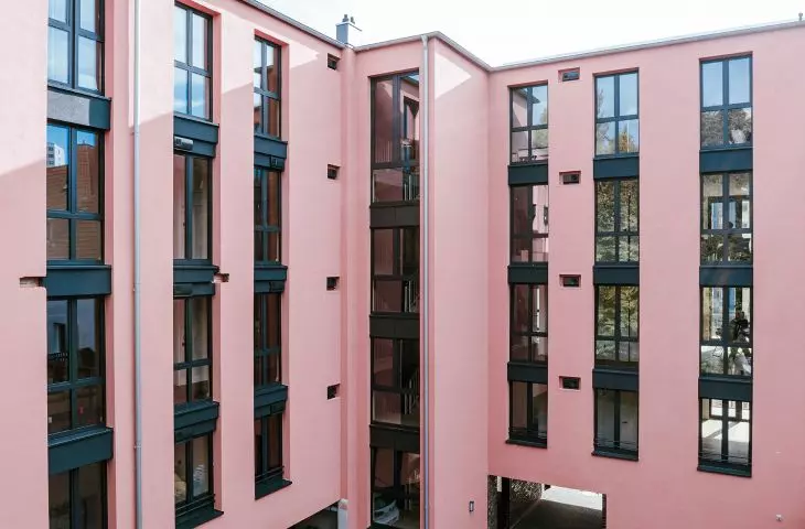 Elegant ThermoFibra profiles offer excellent thermal insulation without compromising on design