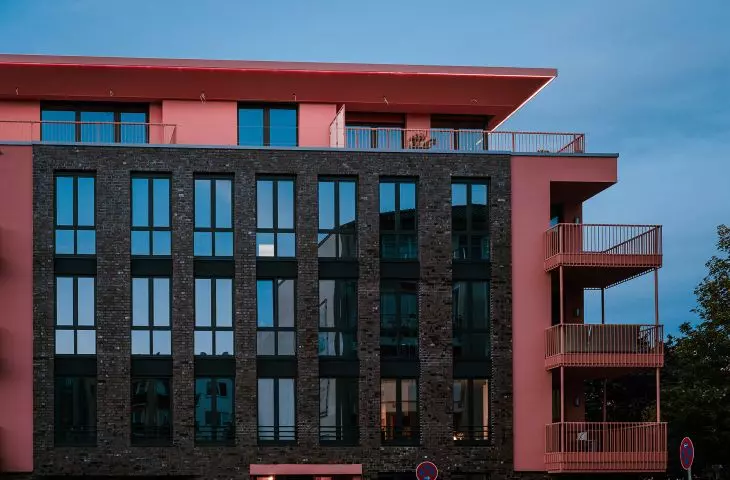 Apartamentowiec w Bremerhaven spełnia surowe kryteria zrównoważonego rozwoju Niemieckiej Rady Budownictwa Zrównoważonego (DGNB)