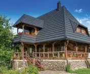 REGLE roof panels at the Casa Traditionala Borlean Guesthouse in Vadu Izei, Romania