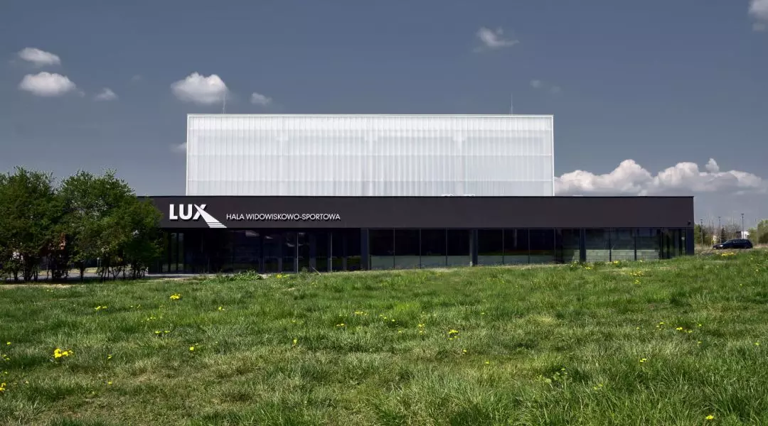LUX Hala widowiskowo-sportowa w Rogoźniku
