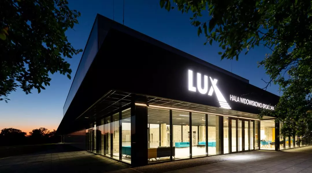 LUX Hala widowiskowo-sportowa w Rogoźniku